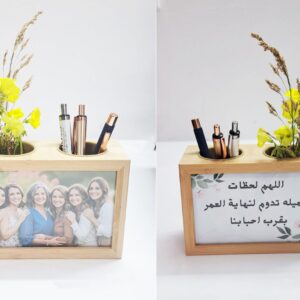 מסגרת עץ דקורטיבית עם כלי אחסון